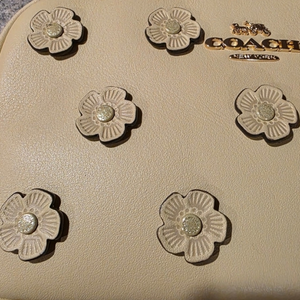 ✨Coach Cream ✨Floral Appliqué Satchel with Matching Wallet - Picture 7 of 8